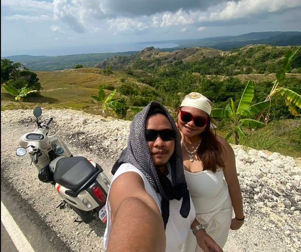 Taking in the breathtaking mountain views of Enrique Villanueva after a scenic ride with a SiquiRide scooter. ⛰️🛵